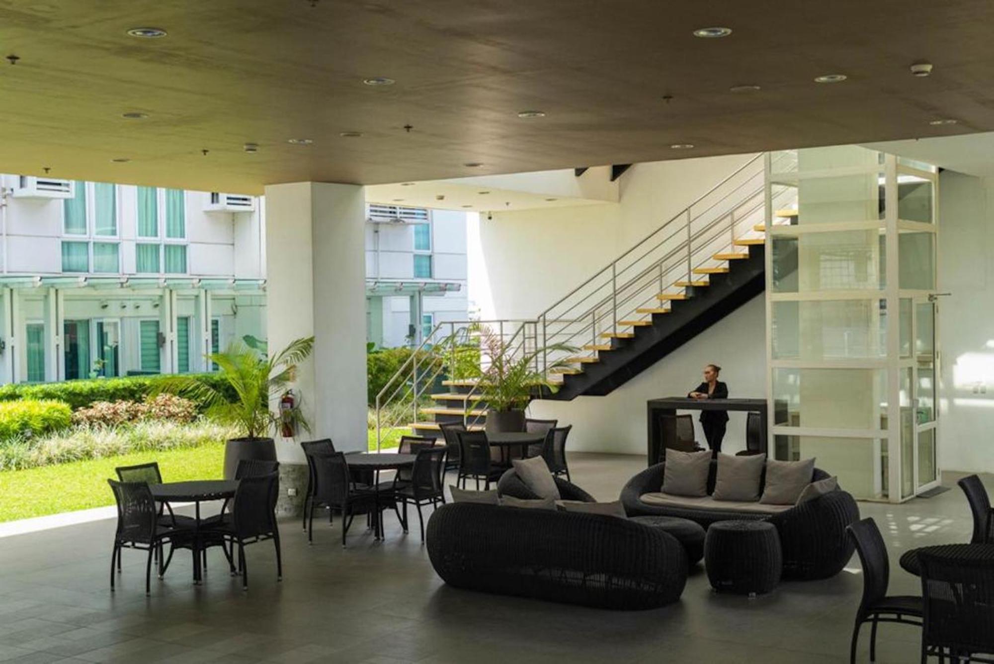 Abreeza 2321 - Pool, Wifi, View, Washer, Ac, Netflix, Mall Apartment *